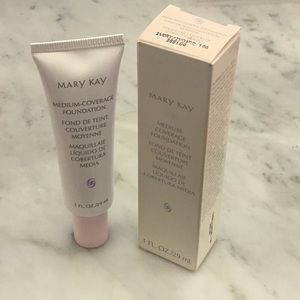Mary Kay Ivory 104 medium-coverage foundation